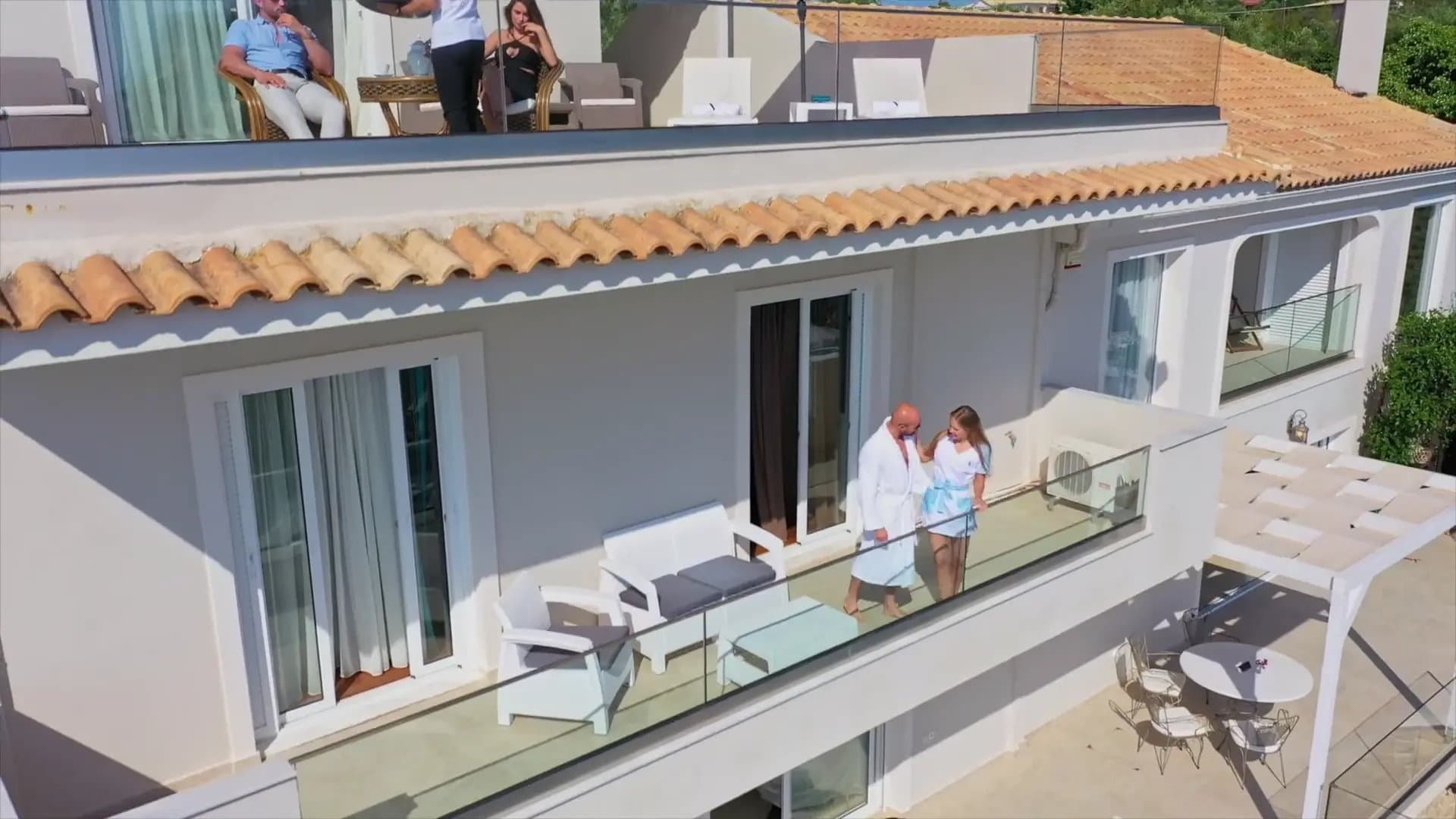 Scarlett & Honour Get Poolside Service