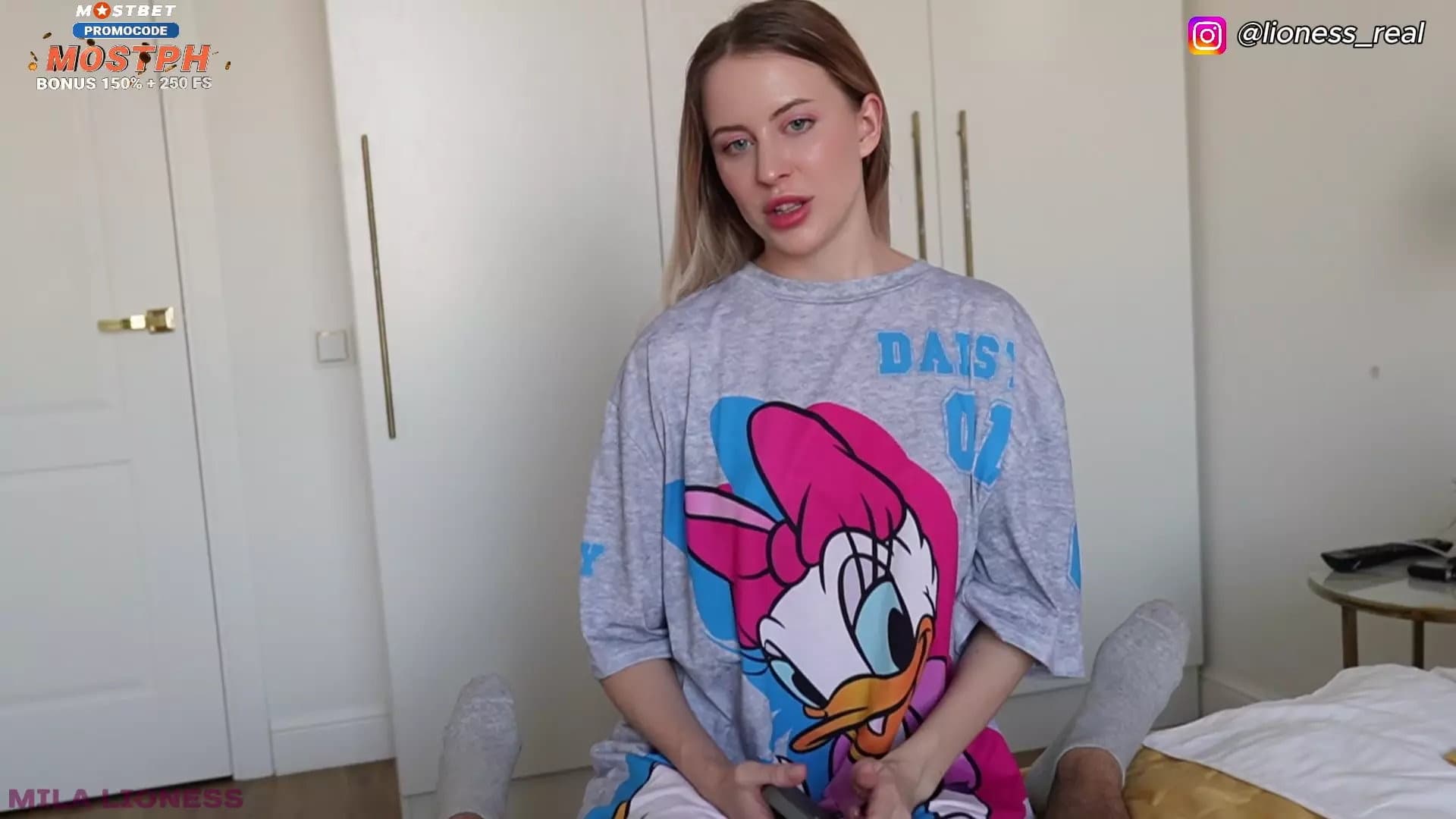 A Young Stepmom Caught Her Stepson Jerking Off and Allowed Her to Fuck Her Ti