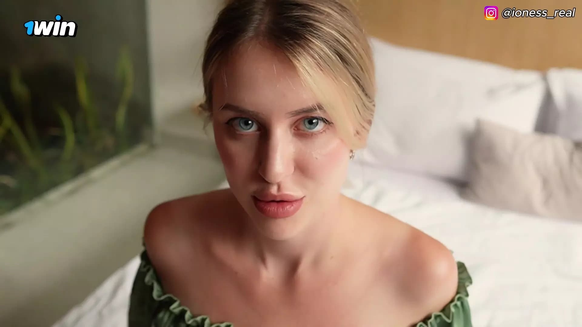 He Got Turned on by His Stepsister in Cute Stockings