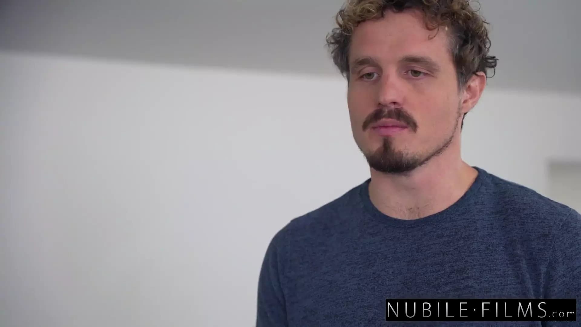 Sassy Scarlett Hampton Seductively Negotiates What She Wants to Ride - S44:e15