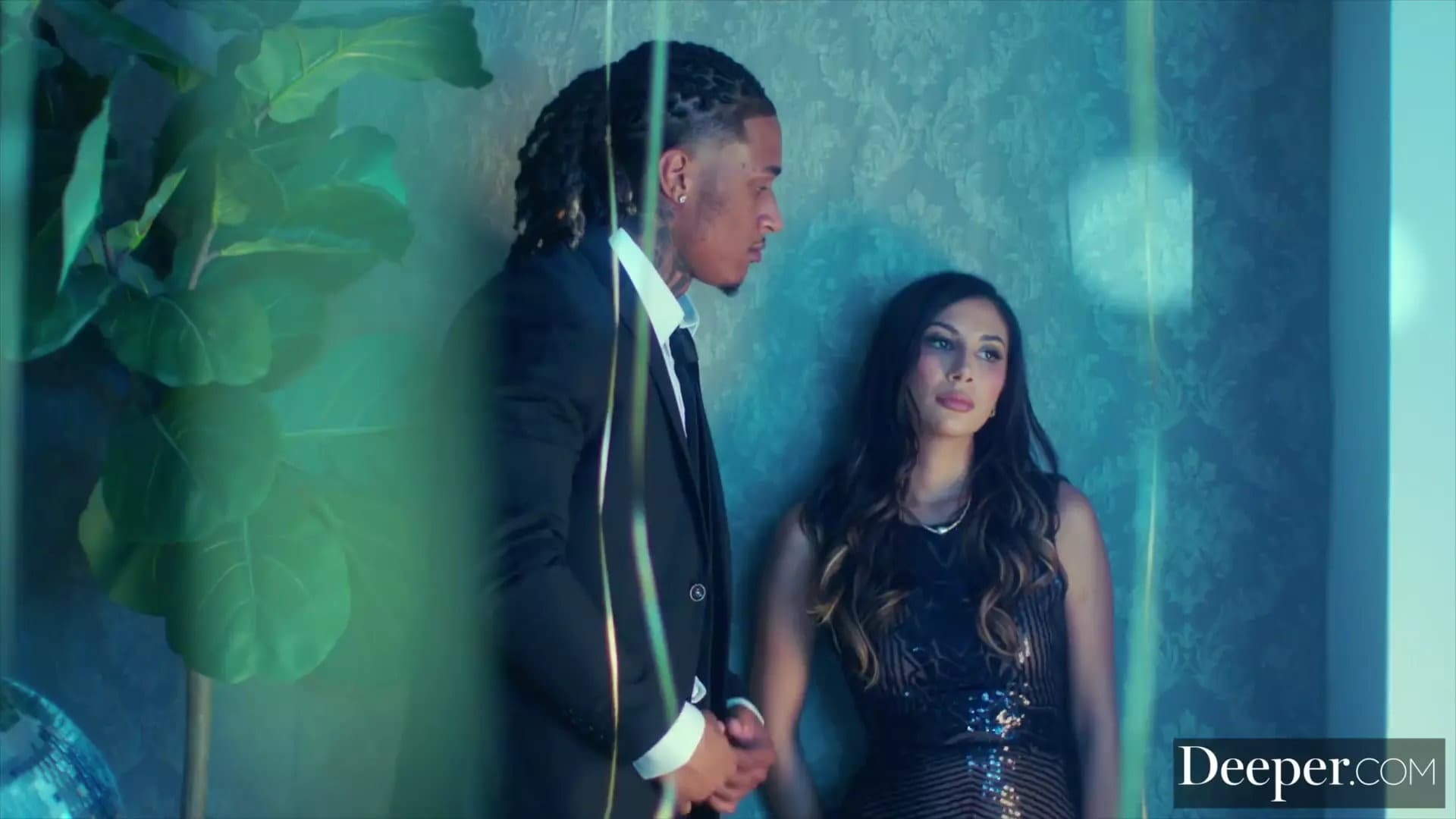 Stunning Beauty Gianna Devours Jay's Juicy BBC