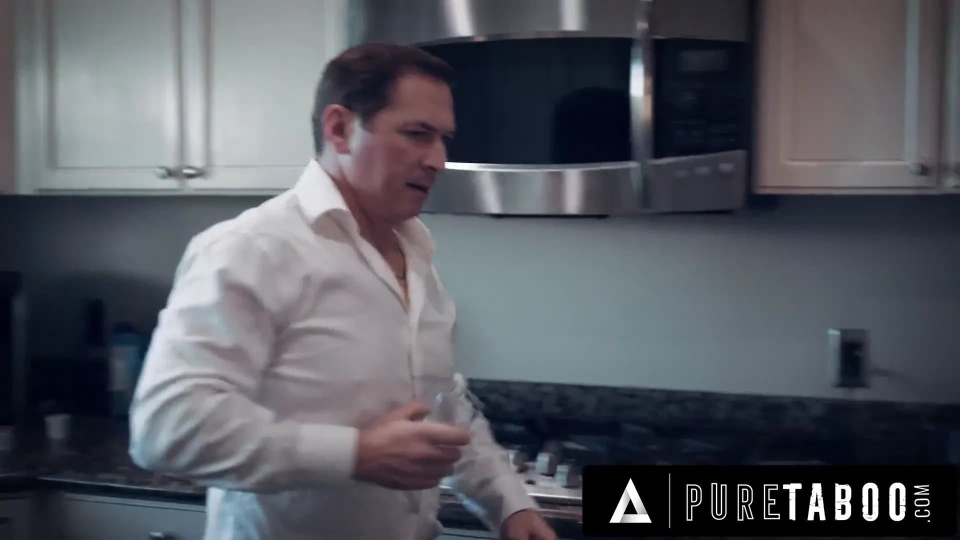 College Babe Aliya Brynn Seduces Sloppy Professor to Pass His Class