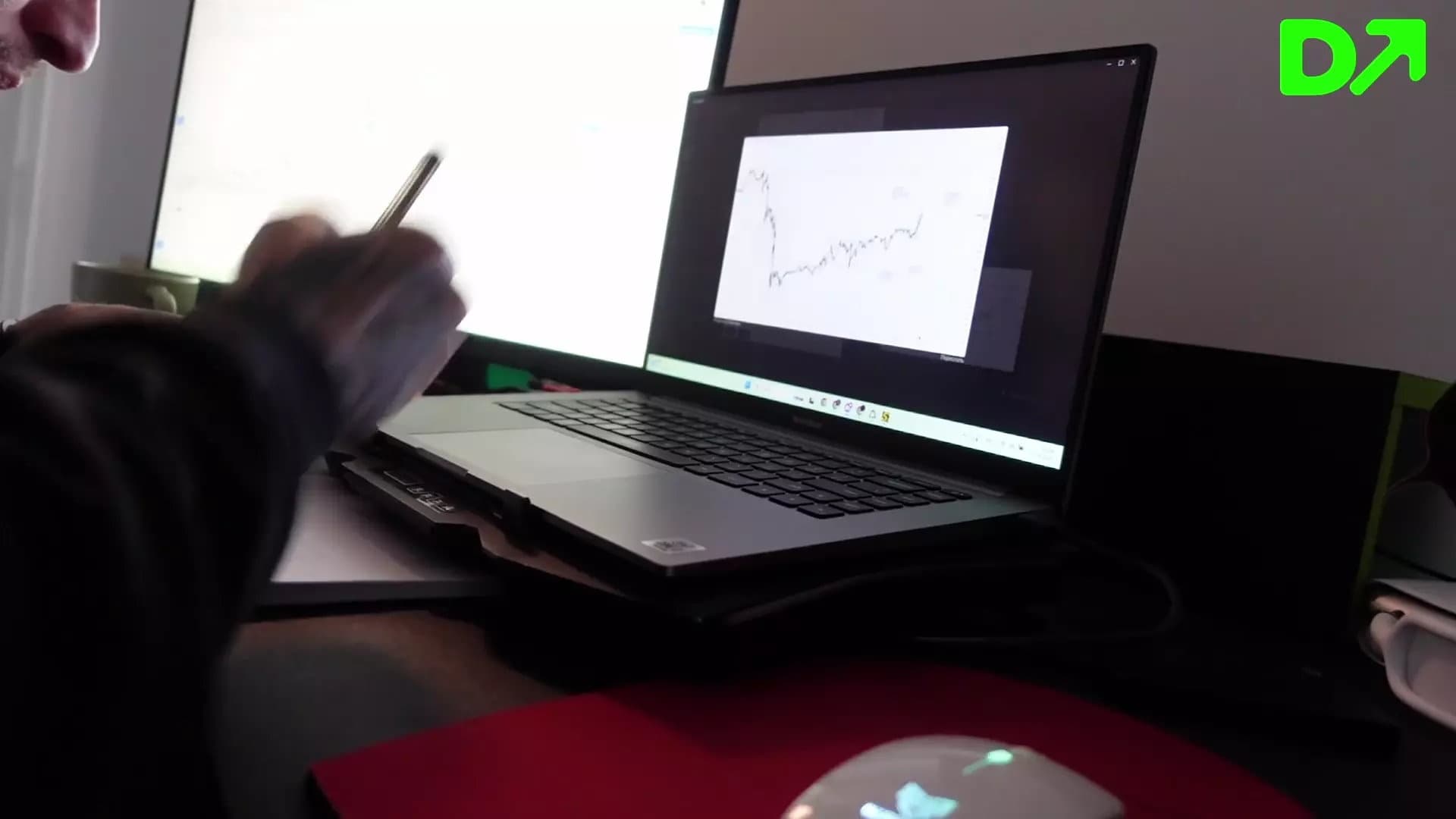 A Sexy Neighbor Prevents Me from Learning Trading